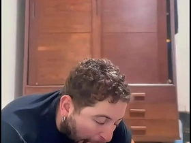 我把街上那个直男骗来给我口交 把他变成我的小骚货 gay porn hot guys fuck