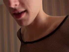 夜店后清晨像脏婊子一样被两根鸡巴捅紧屁眼 koudai japan gay porn