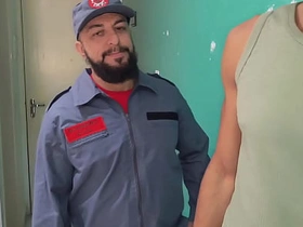 跟我工作的公寓里直男住户搞上了 chinese gay porn slave