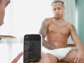 叫兄弟来拍照 结果他把我鸡巴嗦到射精 gay porn teacher japan