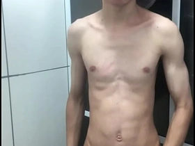 裸体小鲜肉洗澡卖骚 handsome korean boy gay porn